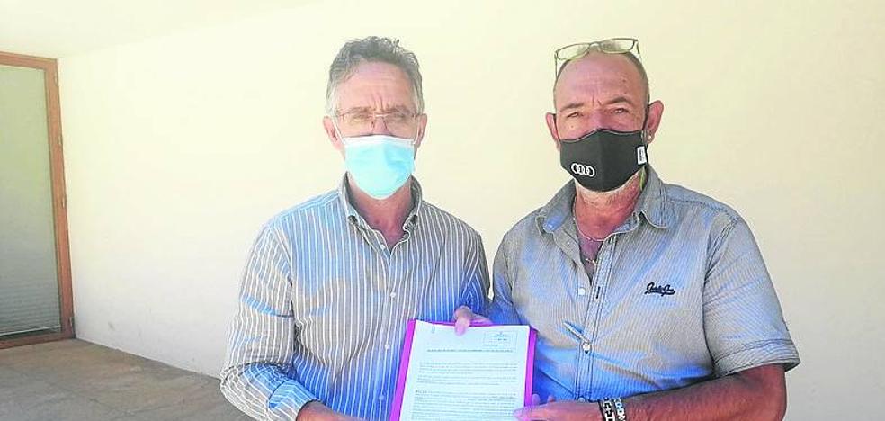 El exalcalde de Velilla y el concejal no adscrito denuncian al